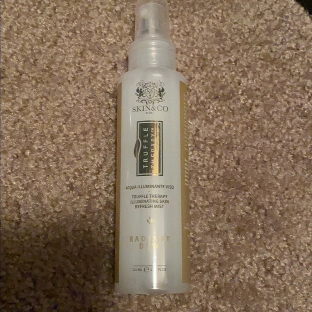 Skin & co illuminating refreshing mist